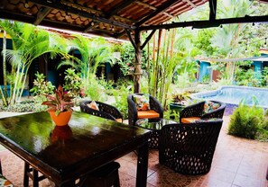 BBQ/picnic area - Cabinas D'Val Boutique Hotel (Bahía Ballena)