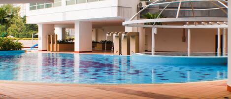 Kolam renang terbuka