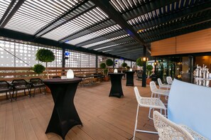 Poolside bar - Eurostars Palace Hotel (Córdoba)
