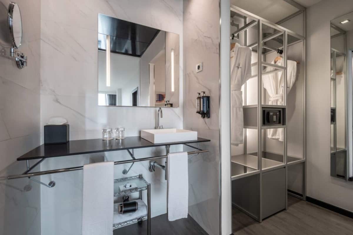 double room (extra bed) | 1 bedroom, minibar, in-room safe, desk