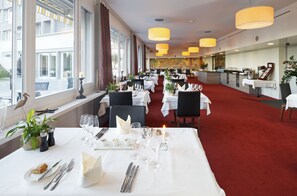 Free daily buffet breakfast  - Rigi Kaltbad Swiss Quality Hotel (Rigi Kaltbad)