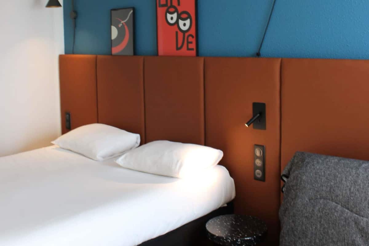 Habitación doble estándar, 1 cama matrimonial (Port View) | Ropa de cama de alta calidad y caja de seguridad en la habitación