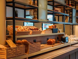 Café da manhã com buffet todos os dias mediante uma taxa
