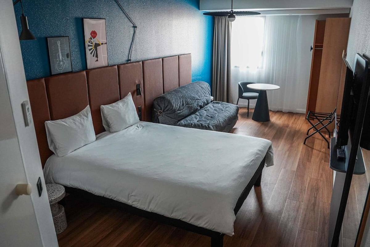 Vierbettzimmer | Hochwertige Bettwaren, Zimmersafe, Schreibtisch, schallisolierte Zimmer