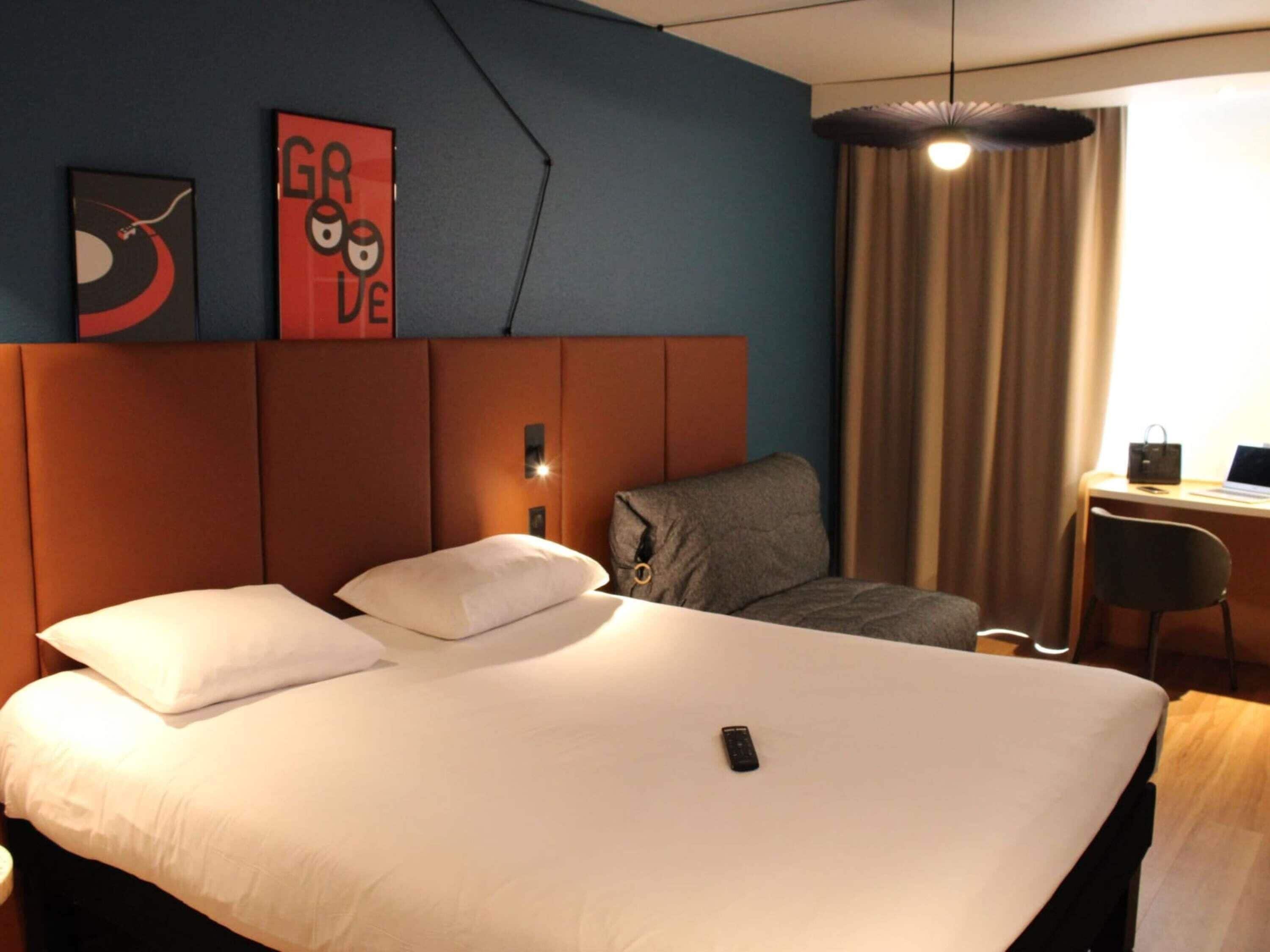 Premium bedding, in-room safe, desk, soundproofing