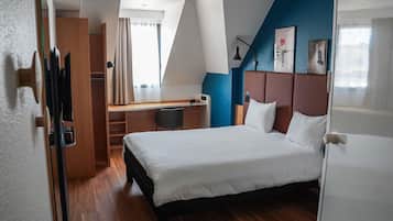 Dobbeltrom – standard, 1 dobbeltseng (Port View) | Sengetøy av topp kvalitet, safe på rommet, skrivebord og lydisolert