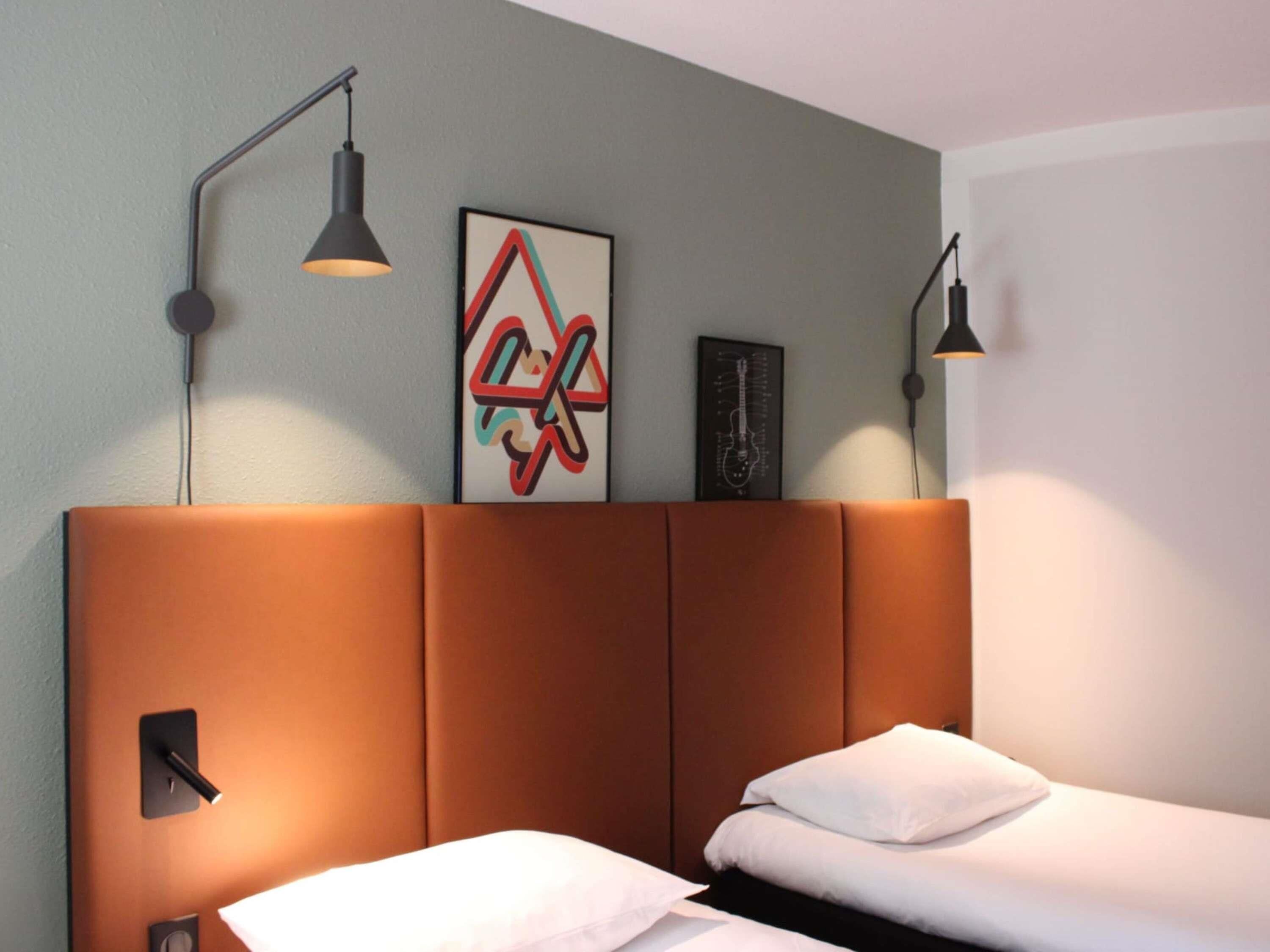 Habitación doble estándar, 1 cama matrimonial | Ropa de cama de alta calidad y caja de seguridad en la habitación 