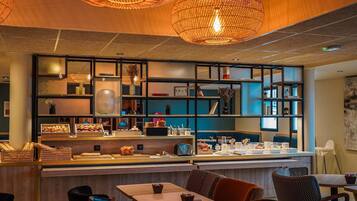 Dagelijks ontbijtbuffet (EUR 15 per persoon)