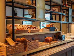 Daily buffet breakfast (EUR 15 per person) - ibis Bayeux Port En Bessin (Port-en-Bessin-Huppain)