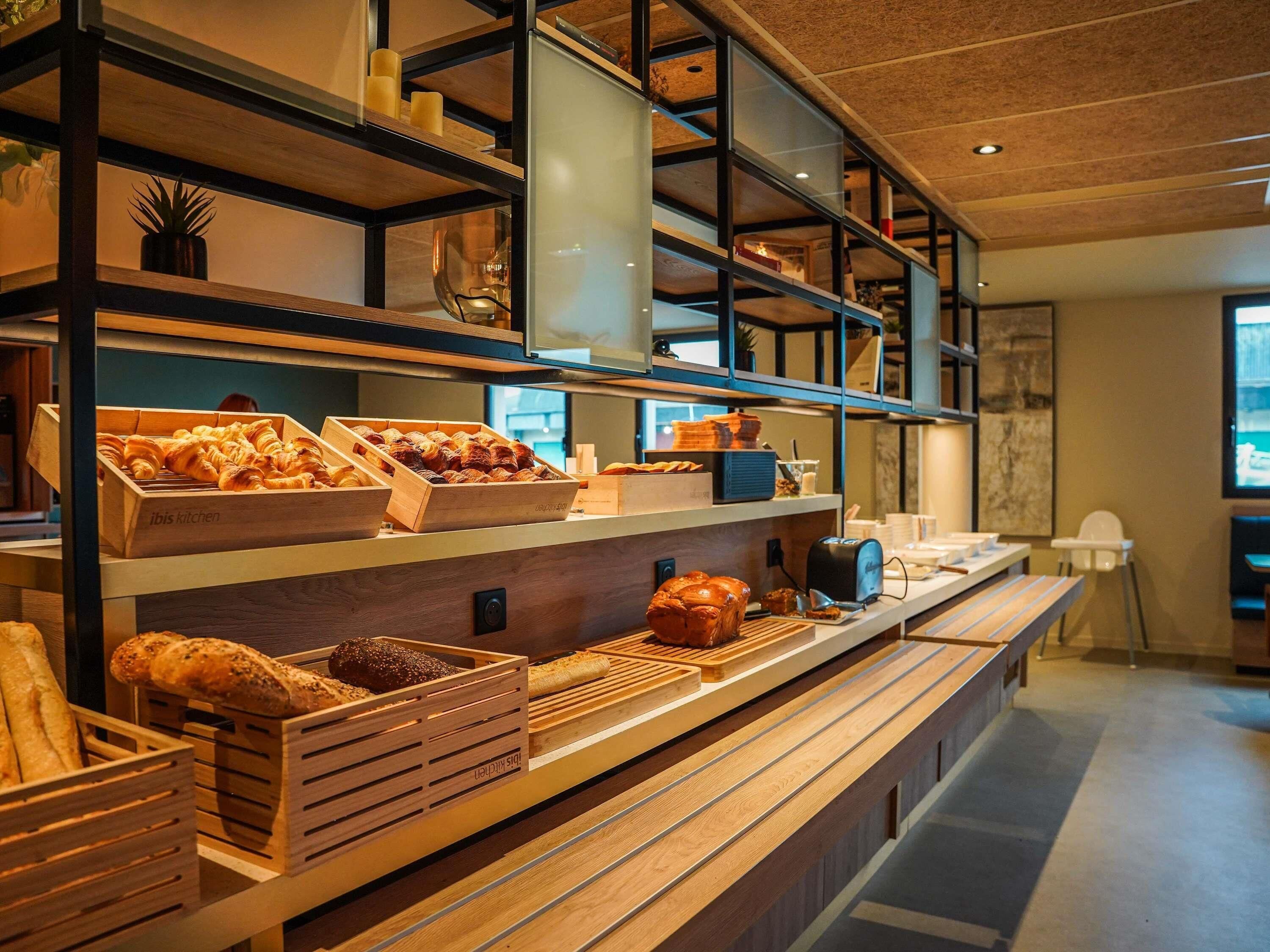 Se ofrece un desayuno bufé (15 EUR por persona)