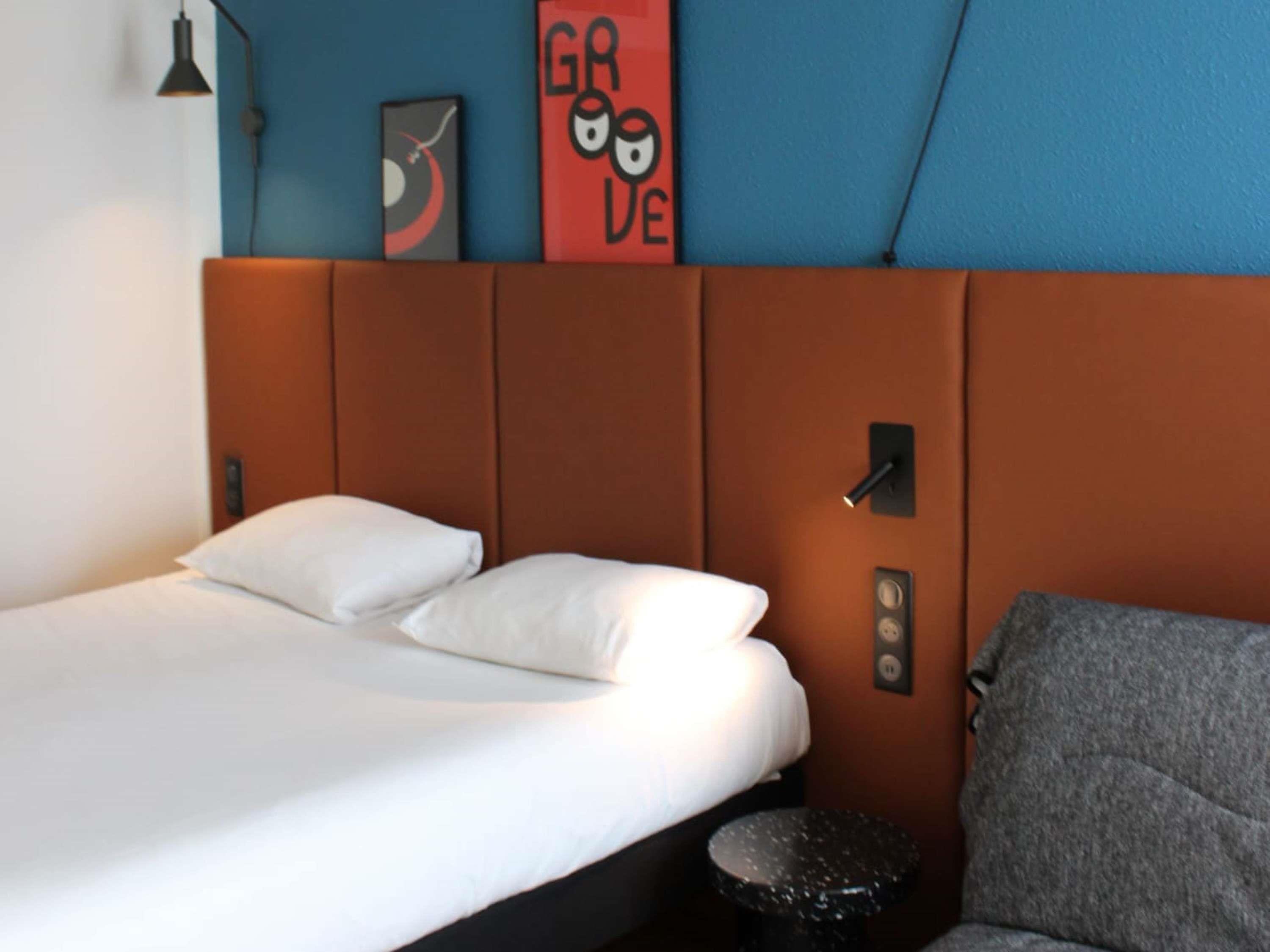 Habitación doble estándar, 1 cama matrimonial (Port View) | Ropa de cama de alta calidad y caja de seguridad en la habitación 