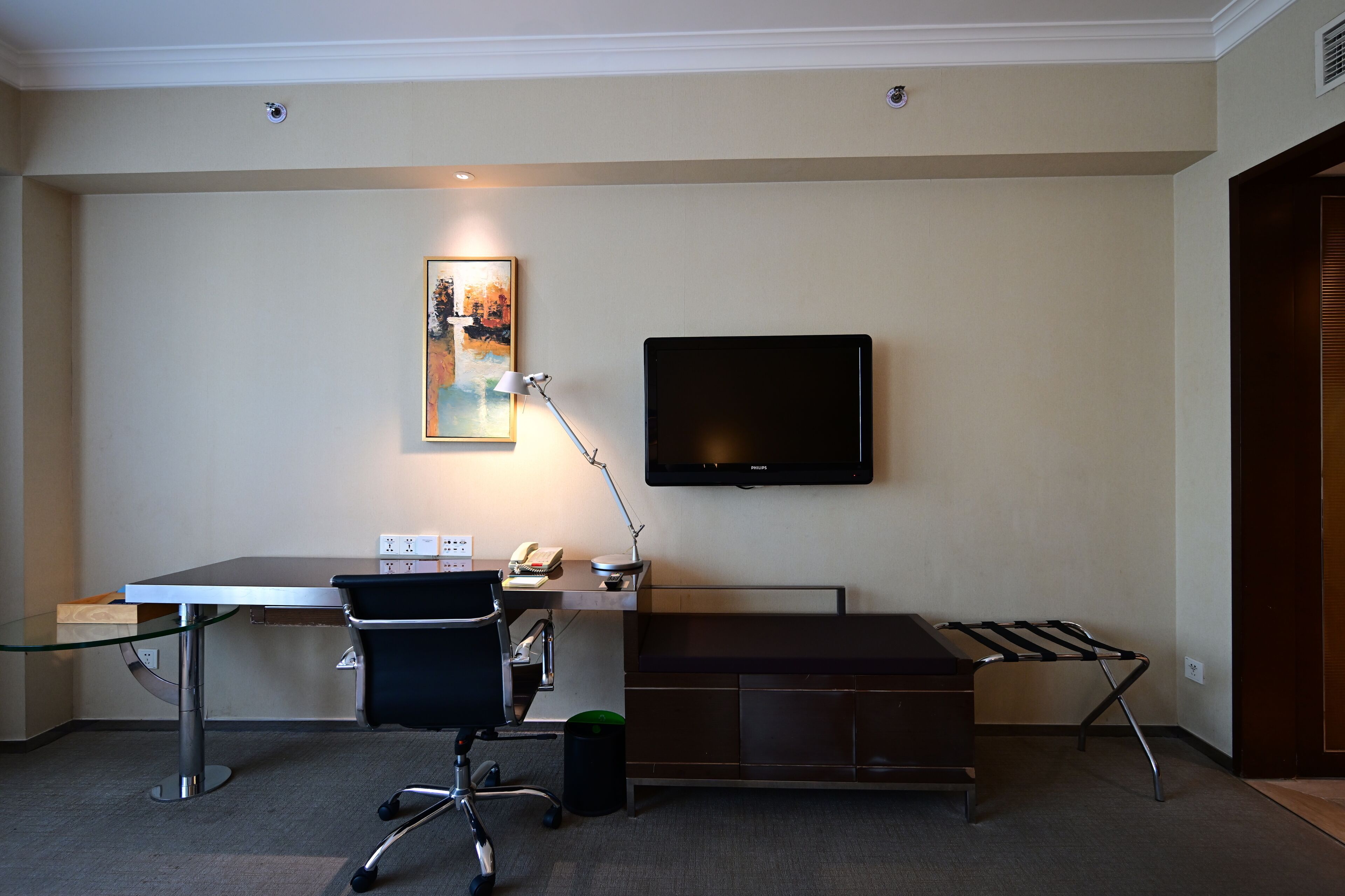 1 bedroom, premium bedding, minibar, in-room safe