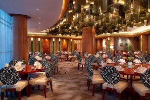 2 restaurants; breakfast, lunch, and dinner served - Four Points by Sheraton Beijing, Haidian (Beijing)