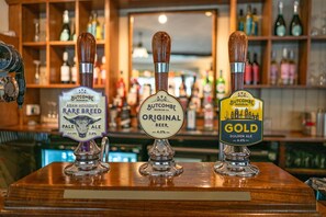 Bar (on property) - The Kings Arms Hotel - Inn (Melksham)