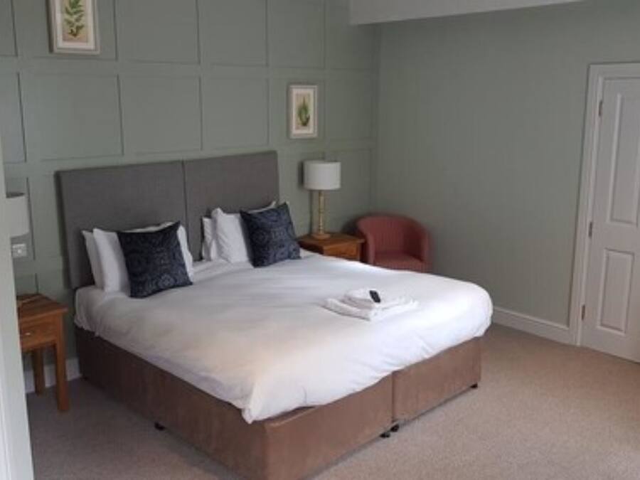 Verduisterende gordijnen, een strijkplank/strijkijzer, gratis wifi