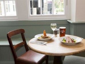 Restaurant - The Kings Arms Hotel - Inn (Melksham)
