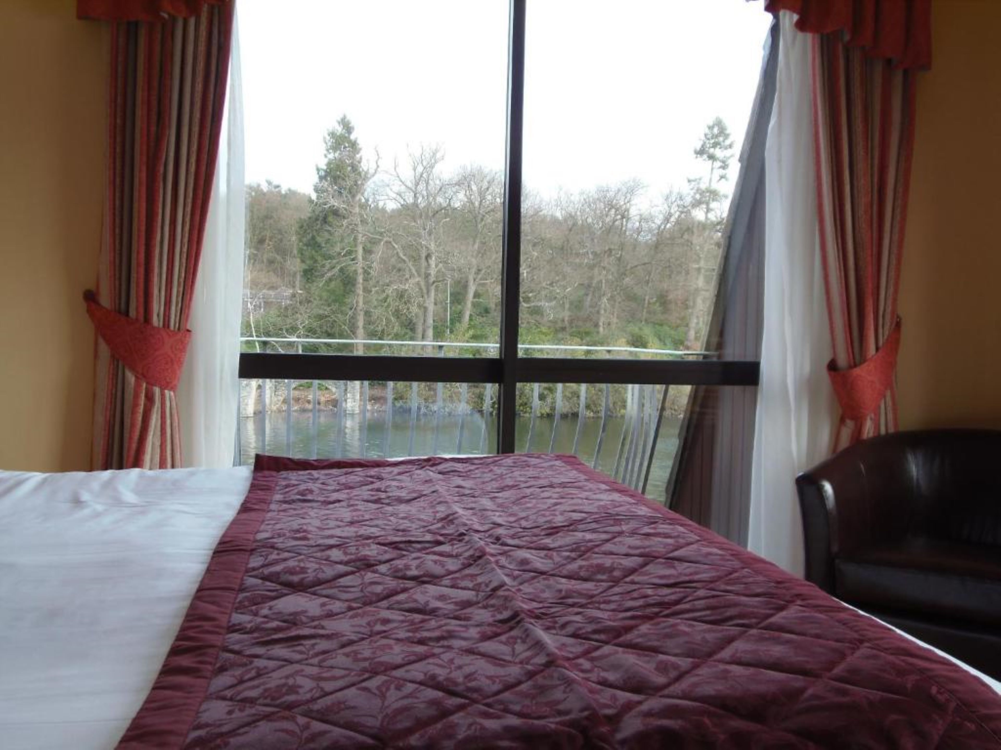 Standard Double Room, 1 Double Bed, Non Smoking | Individually decorated, individually furnished, desk, iron/ironing board