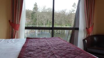 Standard Double Room, 1 Double Bed, Non Smoking | Individually decorated, individually furnished, desk, iron/ironing board