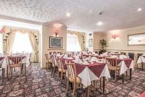 Dining - Lindum Lodge (Torquay)