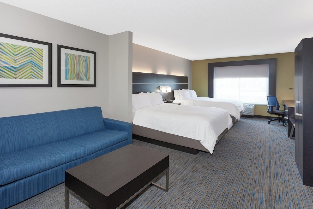 Suite, 1 Bedroom | Desk, iron/ironing board, rollaway beds (surcharge), WiFi (free)