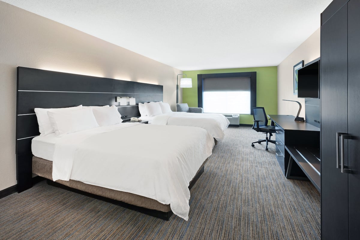 Desk, iron/ironing board, rollaway beds, free WiFi