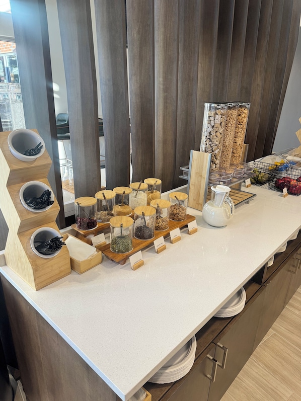 Der serveres morgenmad, aftensmad og amerikanske retter