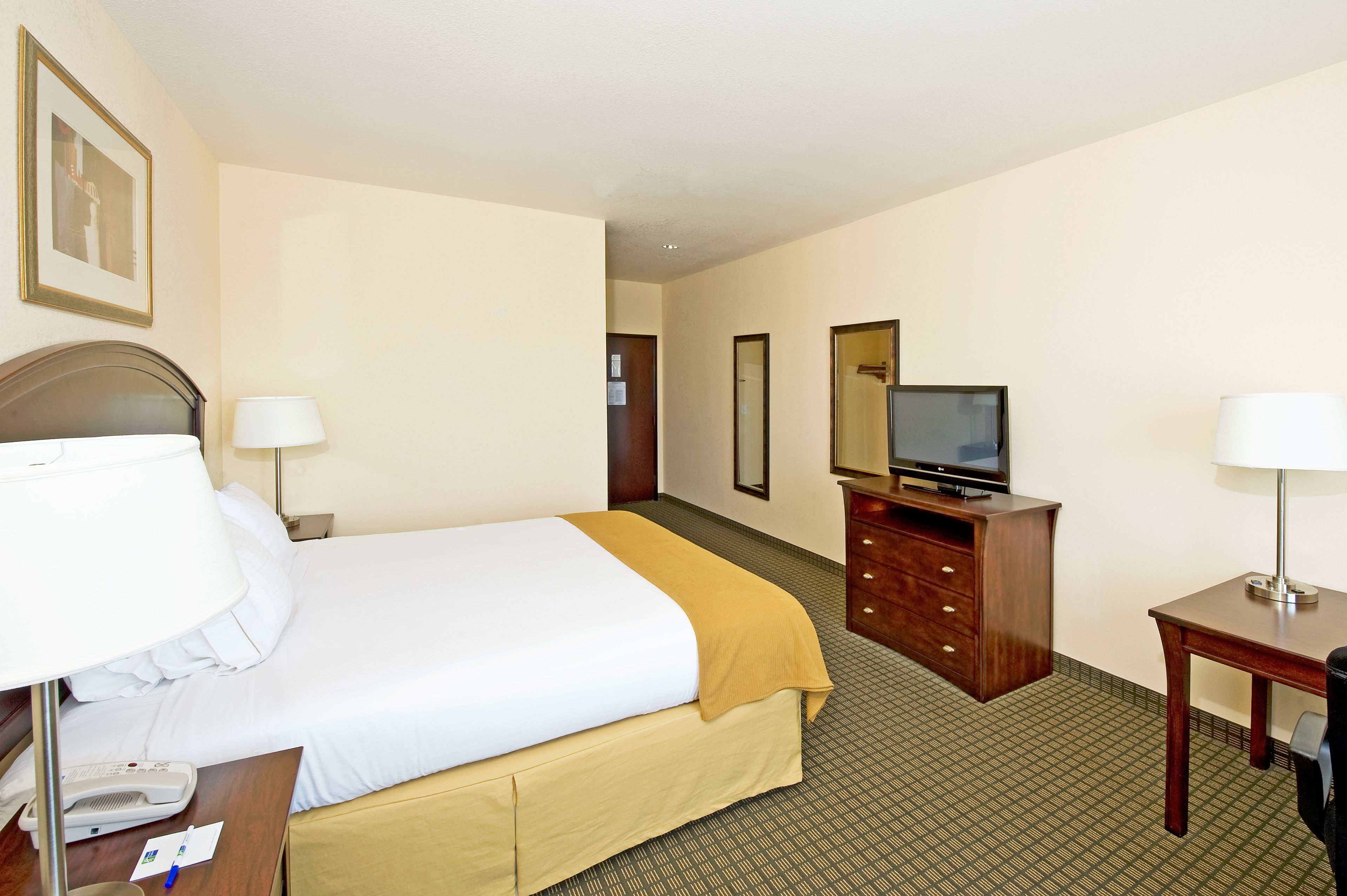 1 bedroom, in-room safe, desk, blackout curtains