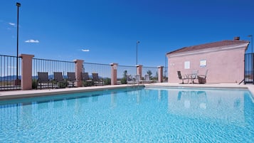 Piscine extérieure