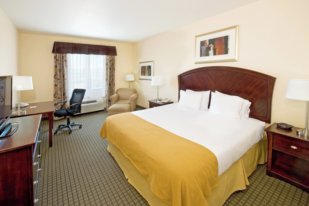 In-room safe, desk, blackout curtains, iron/ironing board