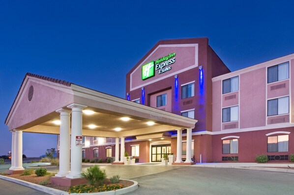 A Holiday Inn Express & Suites building with a covered entrance, columns, and a sign indicating no parking. - Holiday Inn Express & Suites Willcox by IHG (Willcox)