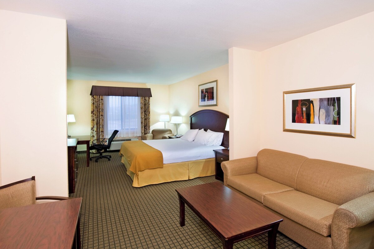 In-room safe, desk, blackout curtains, iron/ironing board
