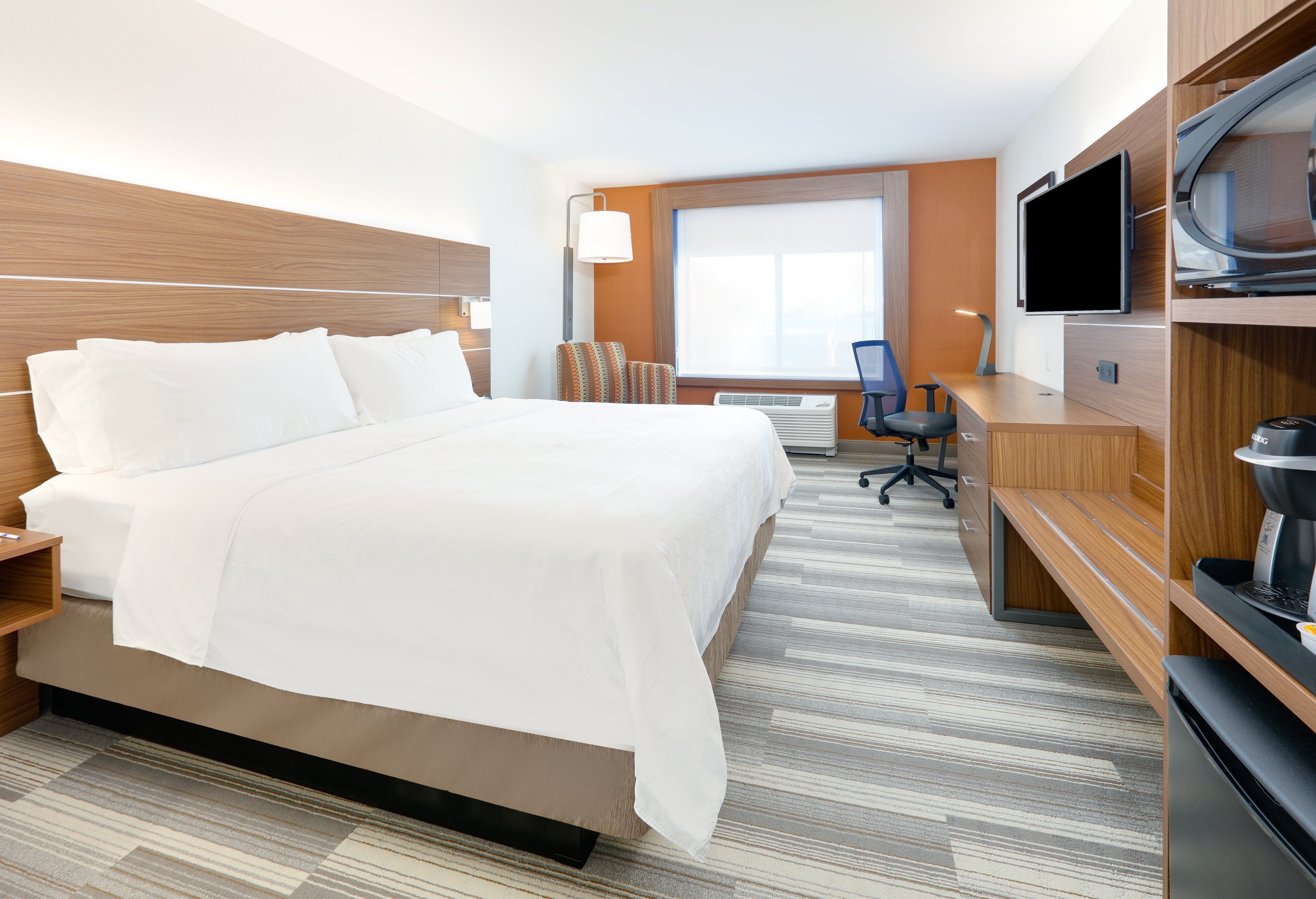 standard room, 1 king bed, mobility accessible (communications) | 1 bedroom, tempur-pedic beds, desk, laptop workspace
