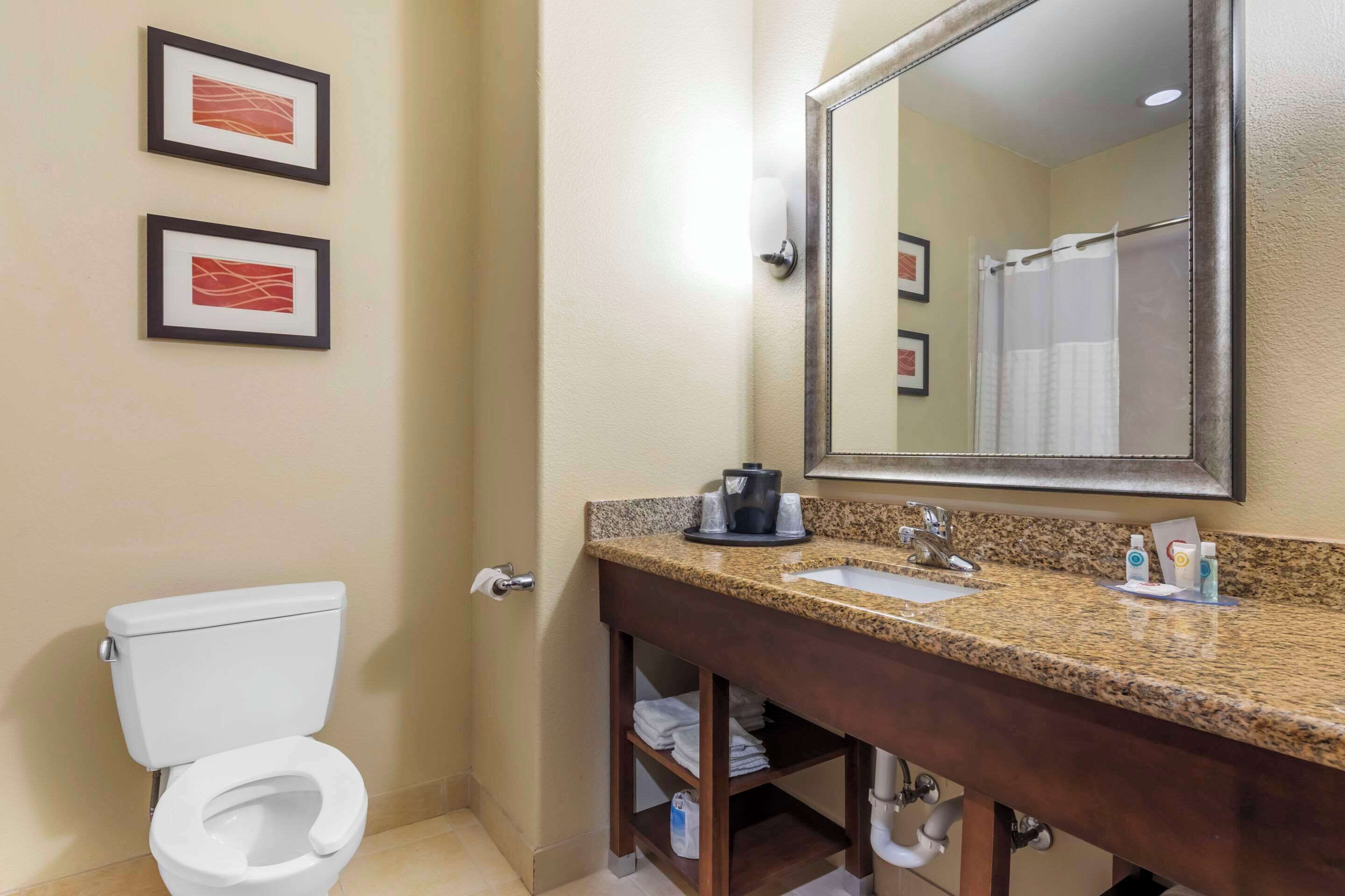 standard room, non smoking | desk, laptop workspace, iron/ironing board, free wifi