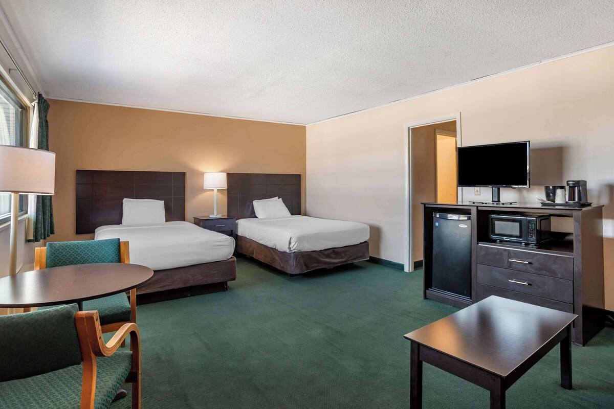Room, Multiple Beds, Non Smoking (Larger Unit) | Iron/ironing board, cribs (free), rollaway beds (surcharge), WiFi (free)