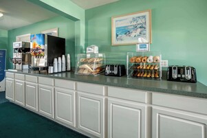 Free continental breakfast 