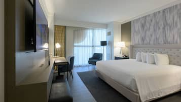 Camas com colchões pillow-top, cofres nos quartos, cortinas blackout