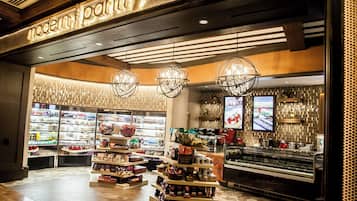 Café da manhã completo todos os dias mediante uma taxa