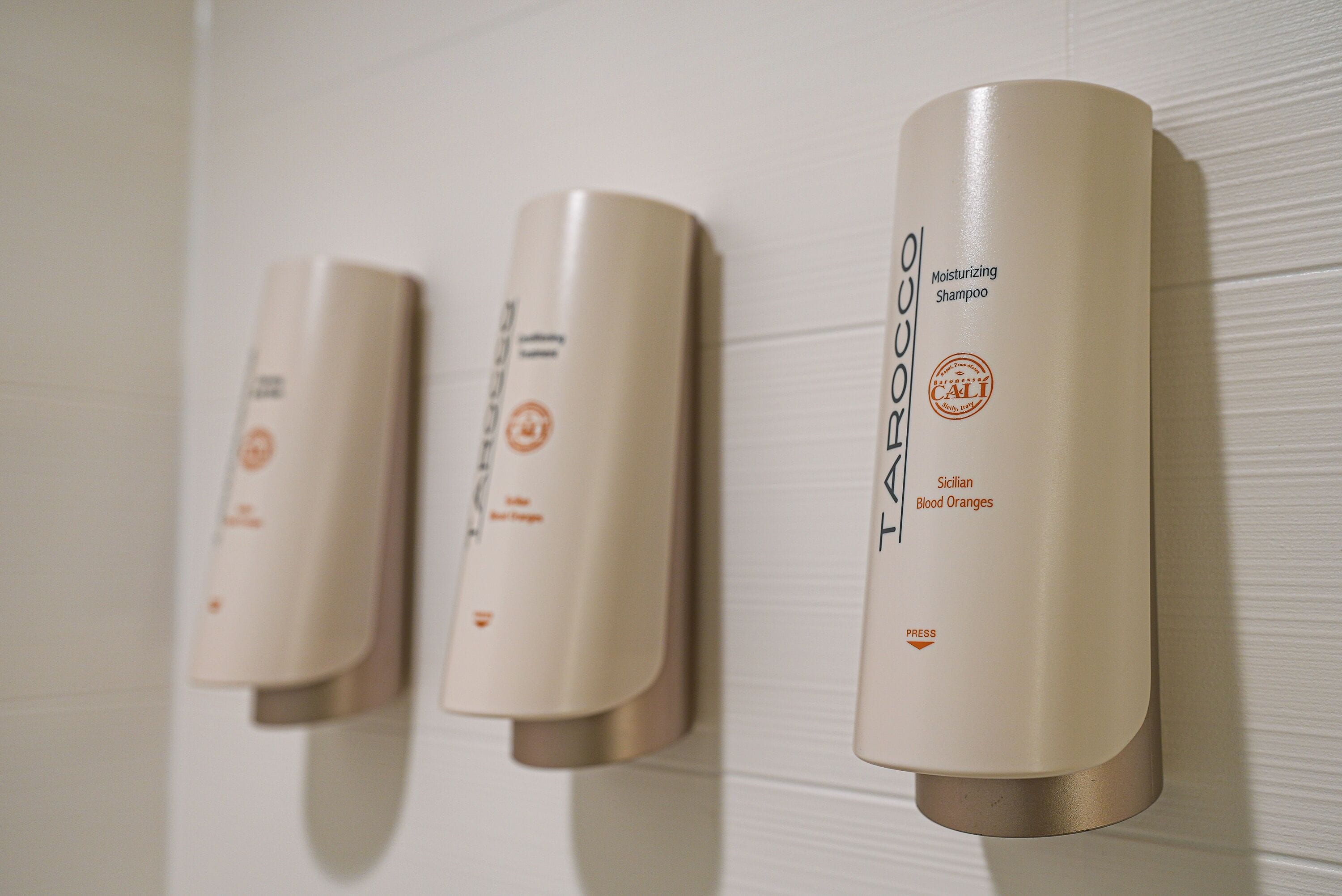 combined shower/bathtub, free toiletries, hair dryer, towels