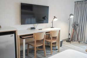 Iron/ironing board, free WiFi, bed sheets -  The Boulevard Hotel (Beach Haven)