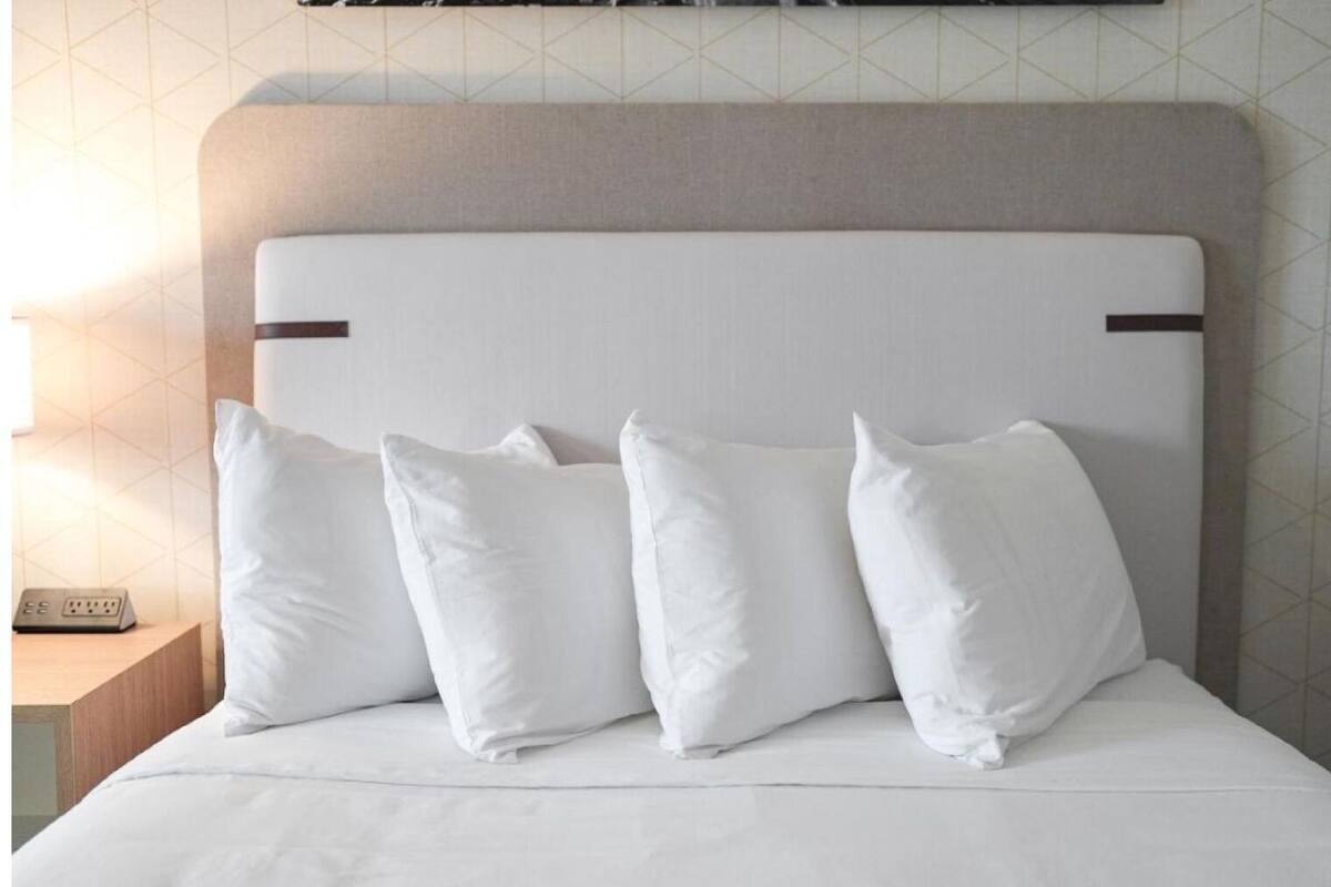 Iron/ironing board, WiFi (free), bed sheets