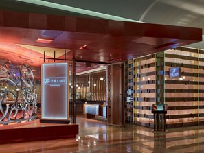 17 间餐厅，供应早餐、午餐和晚餐，美洲菜