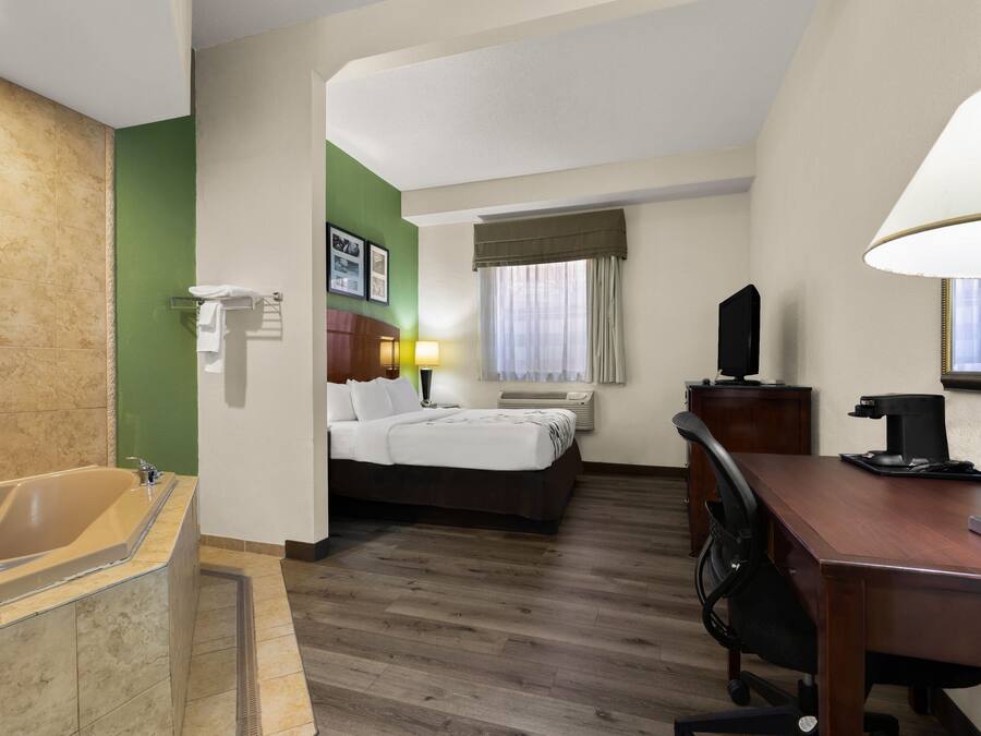 Bureau, espace de travail pour ordinateur portable, rideaux occultants