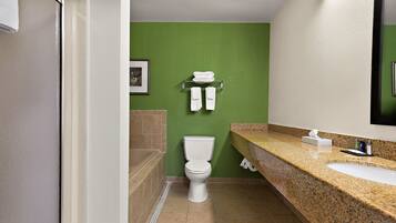 Gratis toiletartikelen, een haardroger, handdoeken