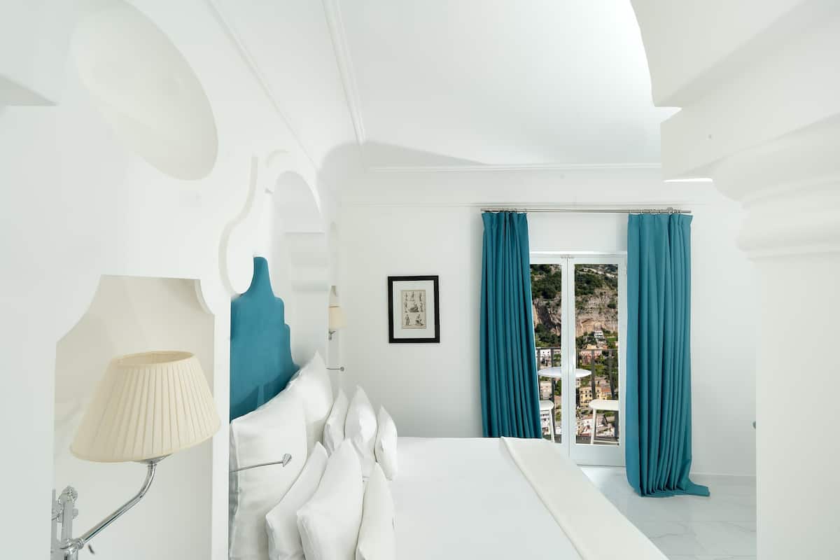 Deluxe Room (03) | Premium bedding, minibar, in-room safe, desk