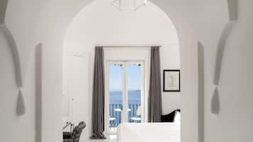 Room (04 HVF Prestige) | Water view