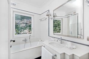 Shower, eco-friendly toiletries, hair dryer, slippers - Hotel Villa Franca (Positano)