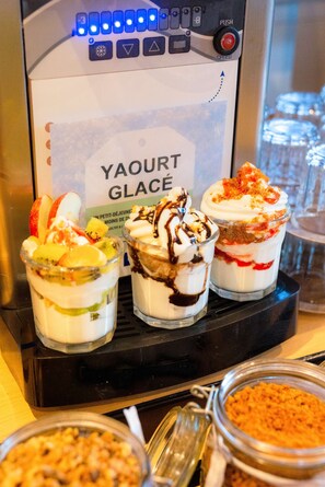 Desayuno buffet diario (EUR 12.5 por persona)