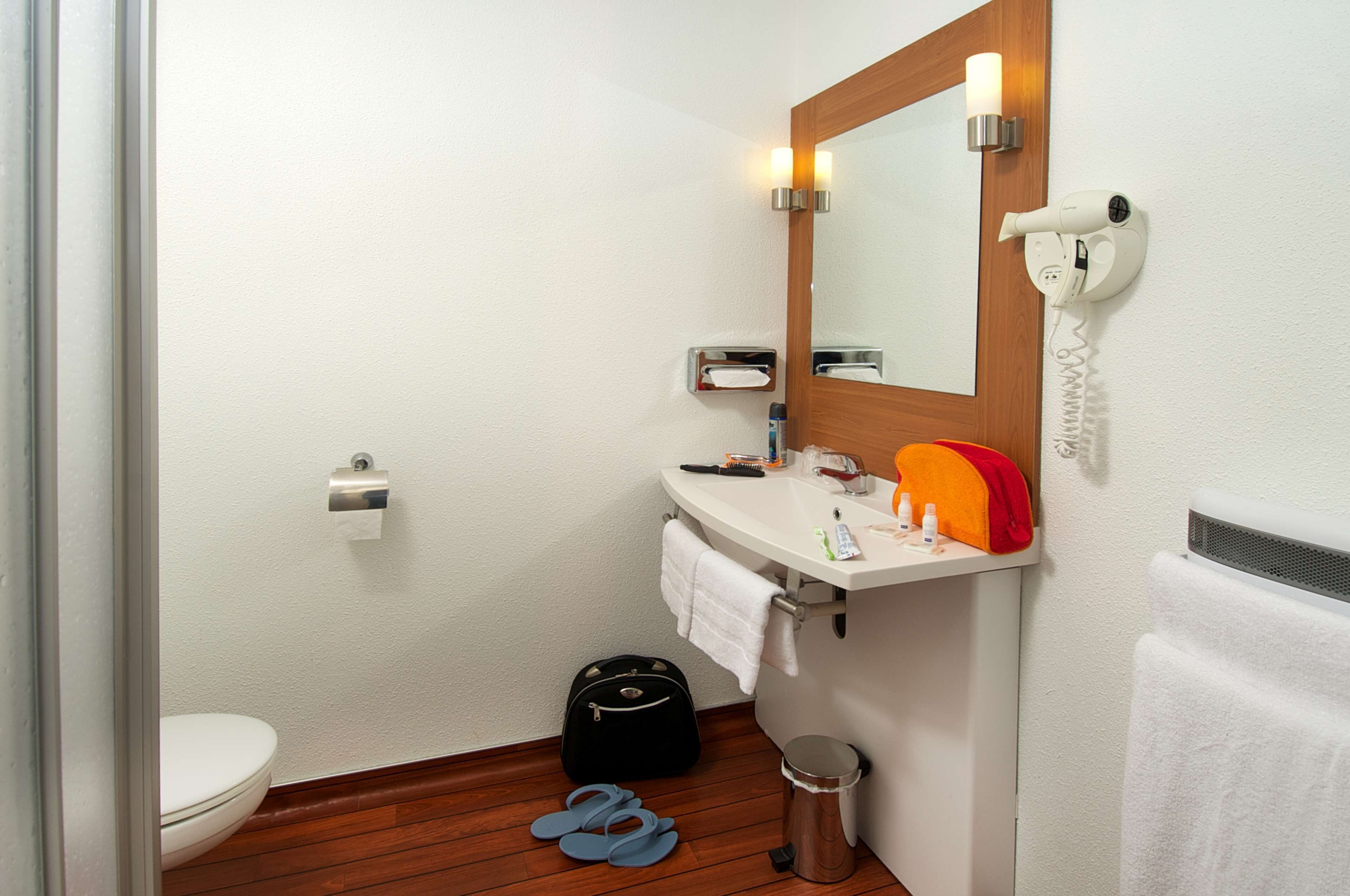 shower, rainfall showerhead, eco-friendly toiletries, hair dryer