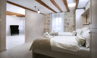 Desk, free WiFi, bed sheets