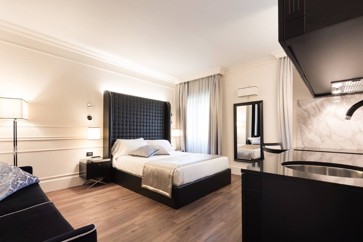 Studio Deluxe dependance (2 pax- Stradone Provolo 3 - separate building, 800 m from Hotel) | 高档床上用品、羽绒被、记忆海绵床垫、迷你吧